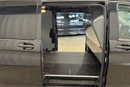 musta Mercedes-Benz Vito 2023 kuva 20.