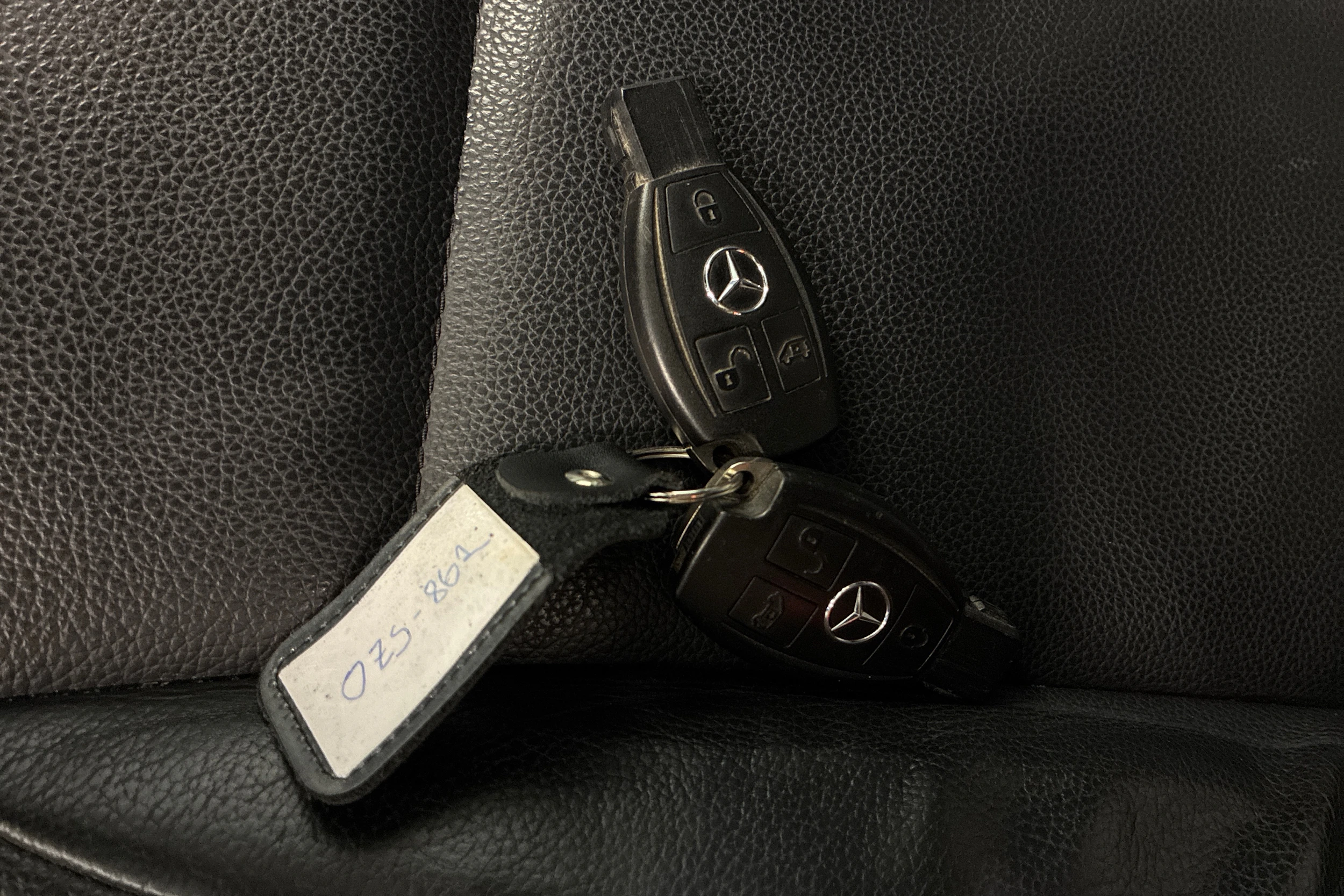 musta Mercedes-Benz Vito 2023 kuva 27.