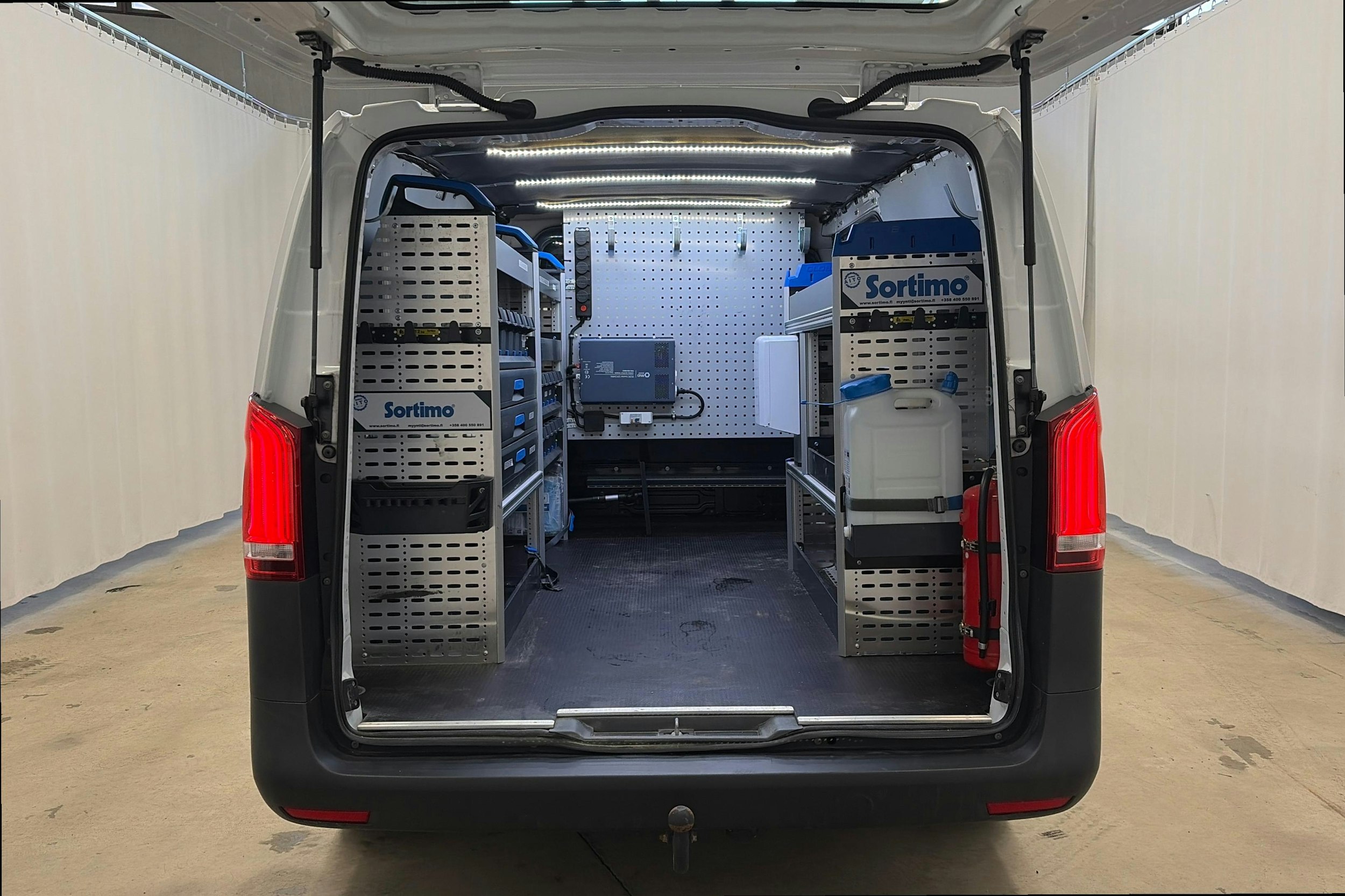 valkoinen Mercedes-Benz Vito 2023 kuva 11.