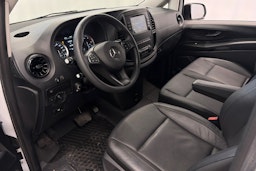 valkoinen Mercedes-Benz Vito 2023 kuva 16.