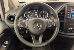valkoinen Mercedes-Benz Vito 2023 kuva 18.