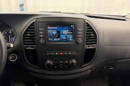 valkoinen Mercedes-Benz Vito 2023 kuva 21.