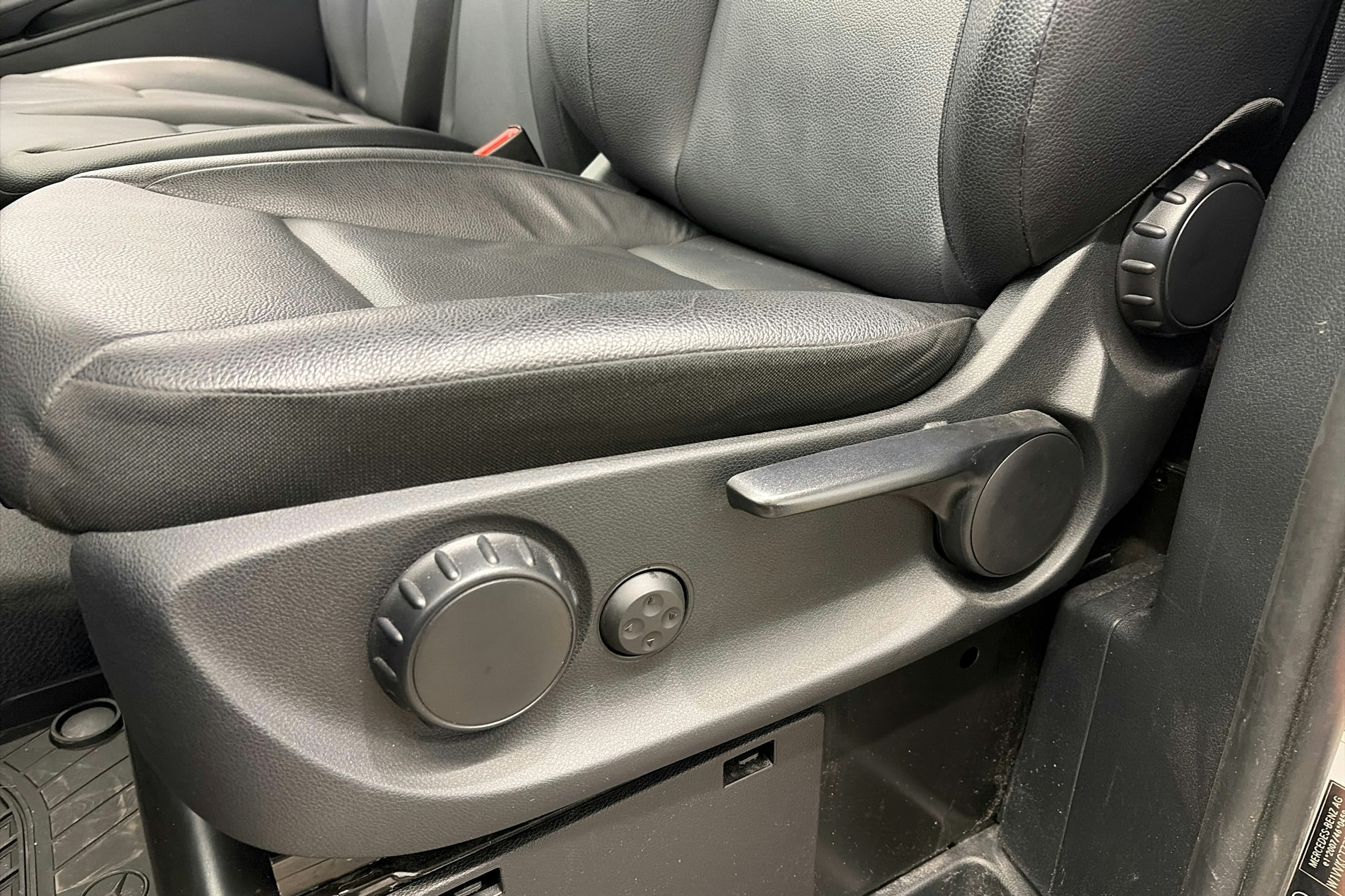 valkoinen Mercedes-Benz Vito 2023 kuva 23.