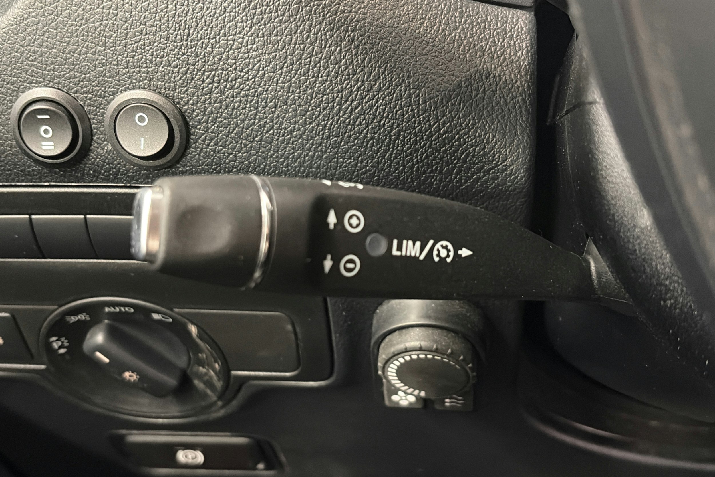 valkoinen Mercedes-Benz Vito 2023 kuva 25.