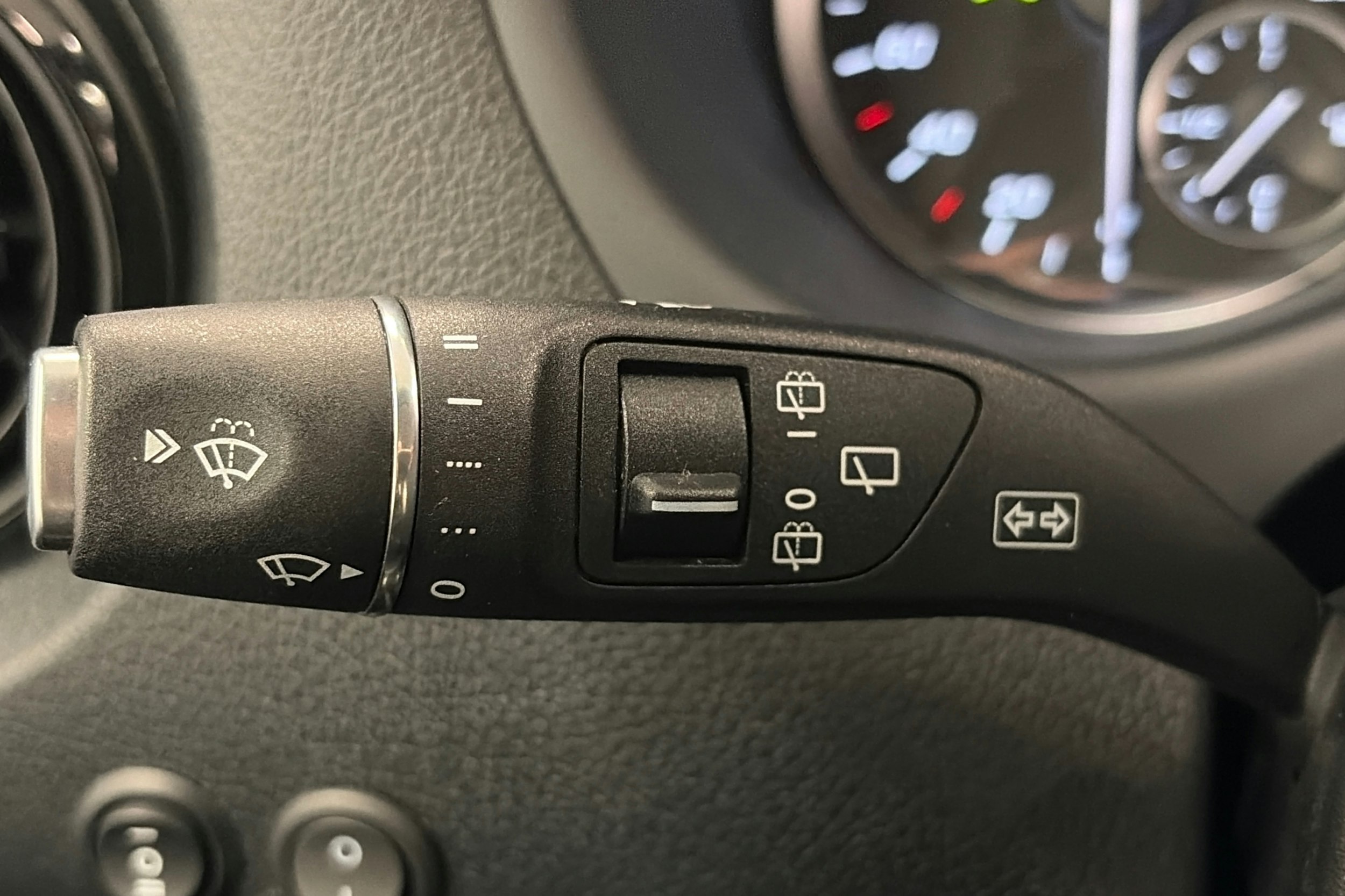 valkoinen Mercedes-Benz Vito 2023 kuva 26.