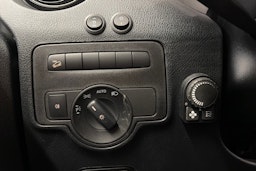 valkoinen Mercedes-Benz Vito 2023 kuva 27.