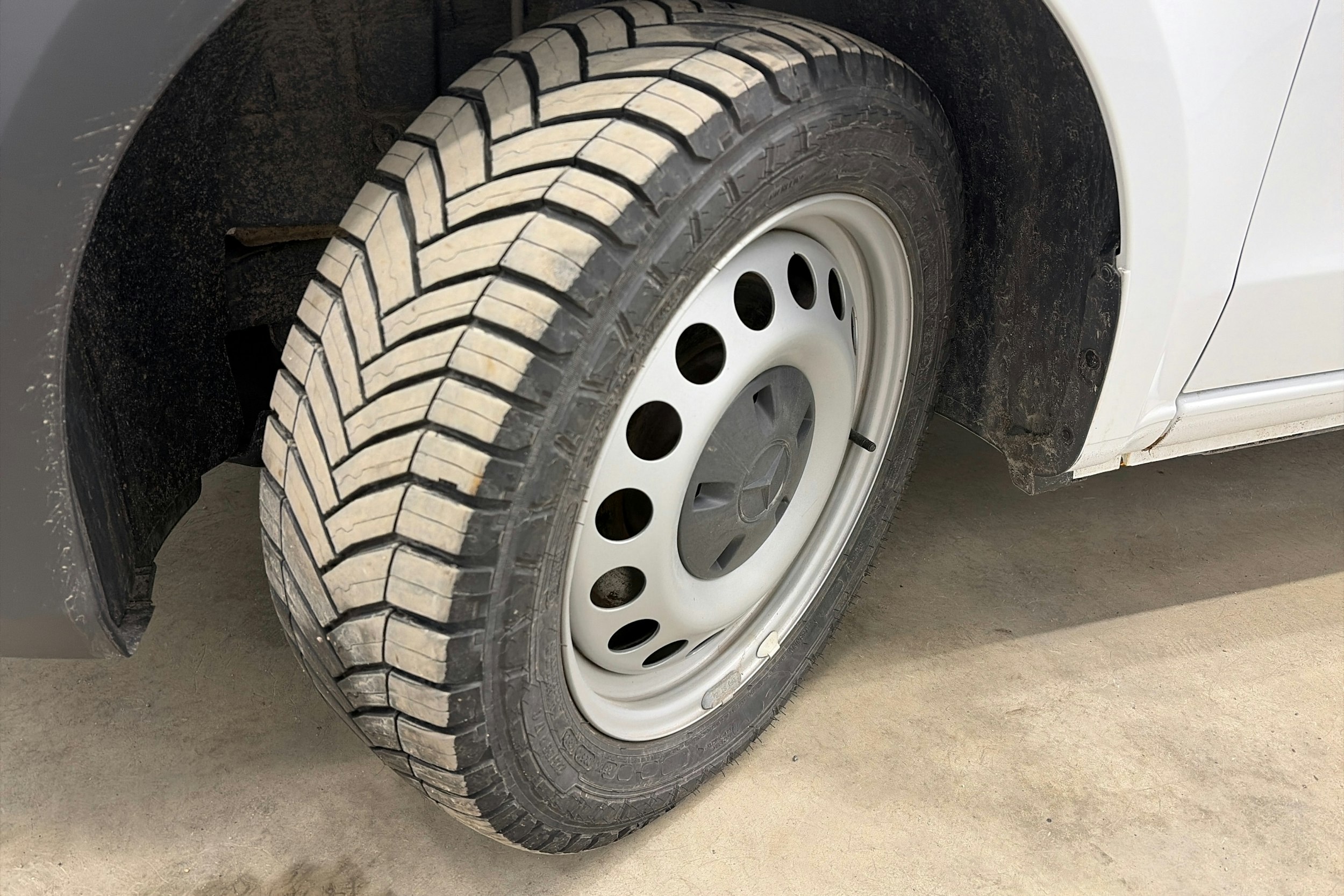 valkoinen Mercedes-Benz Vito 2023 kuva 29.