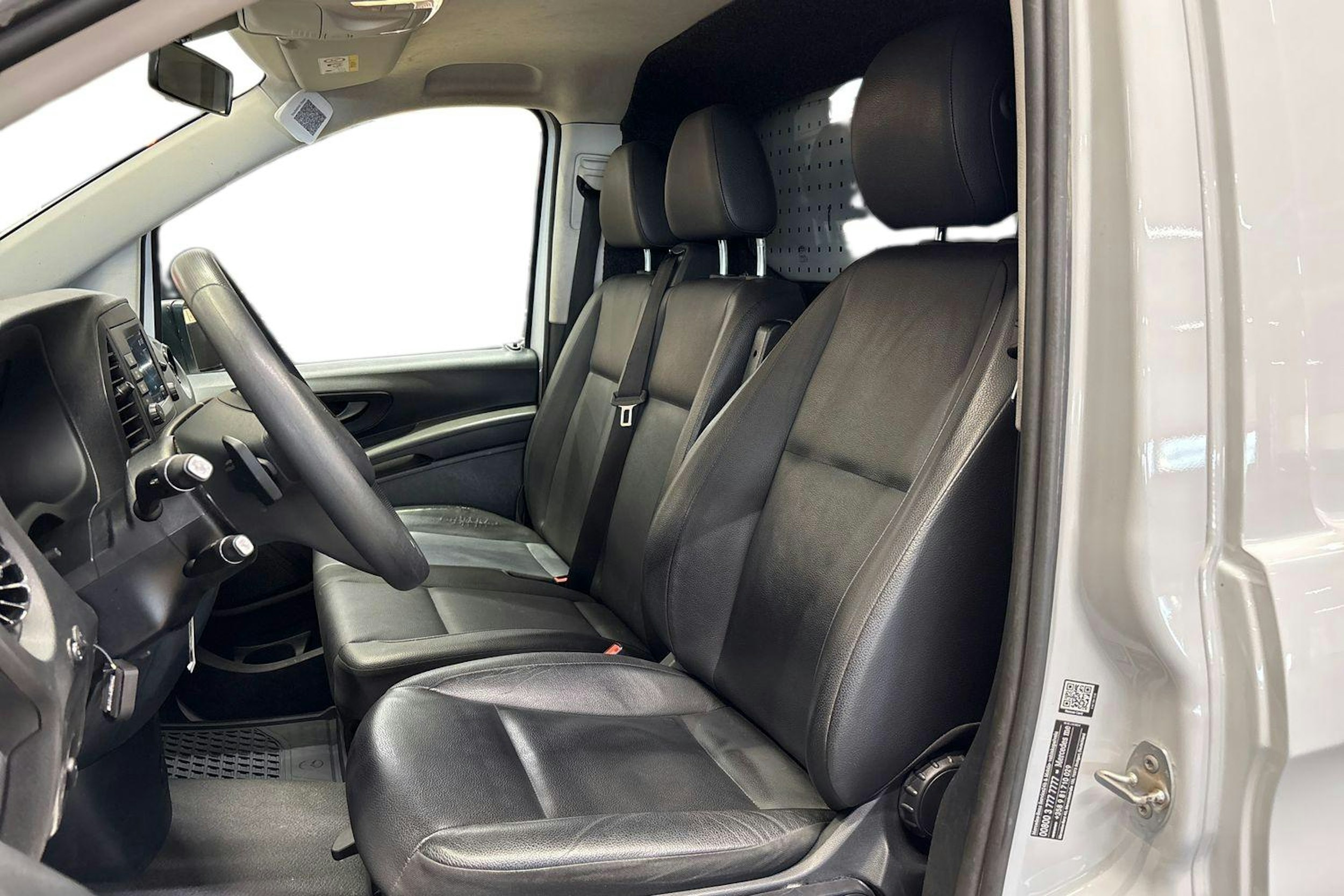 valkoinen Mercedes-Benz Vito 2023 kuva 8.