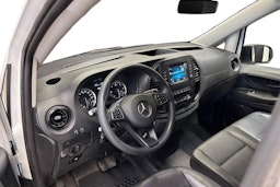 valkoinen Mercedes-Benz Vito 2023 kuva 9.