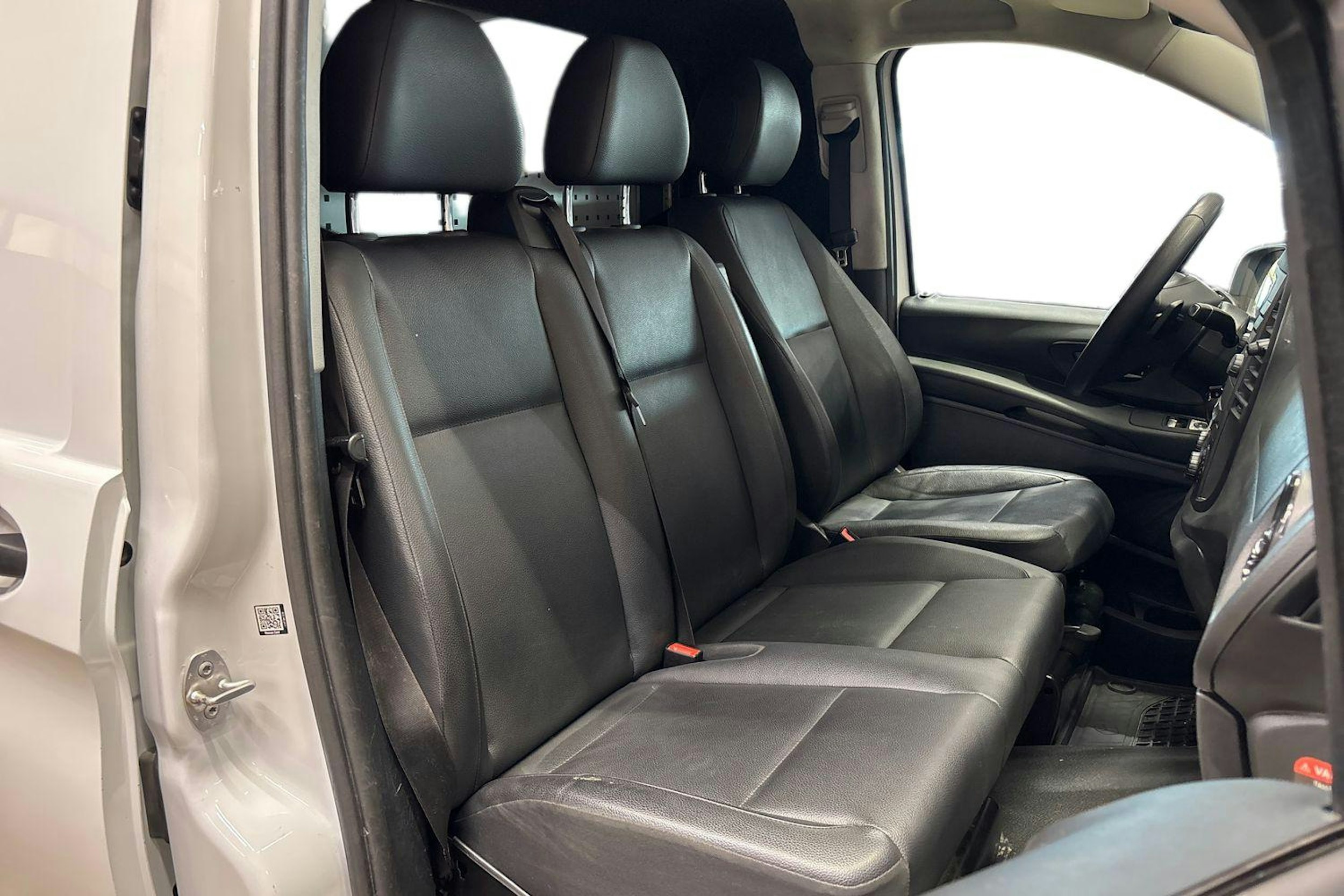 valkoinen Mercedes-Benz Vito 2023 kuva 11.