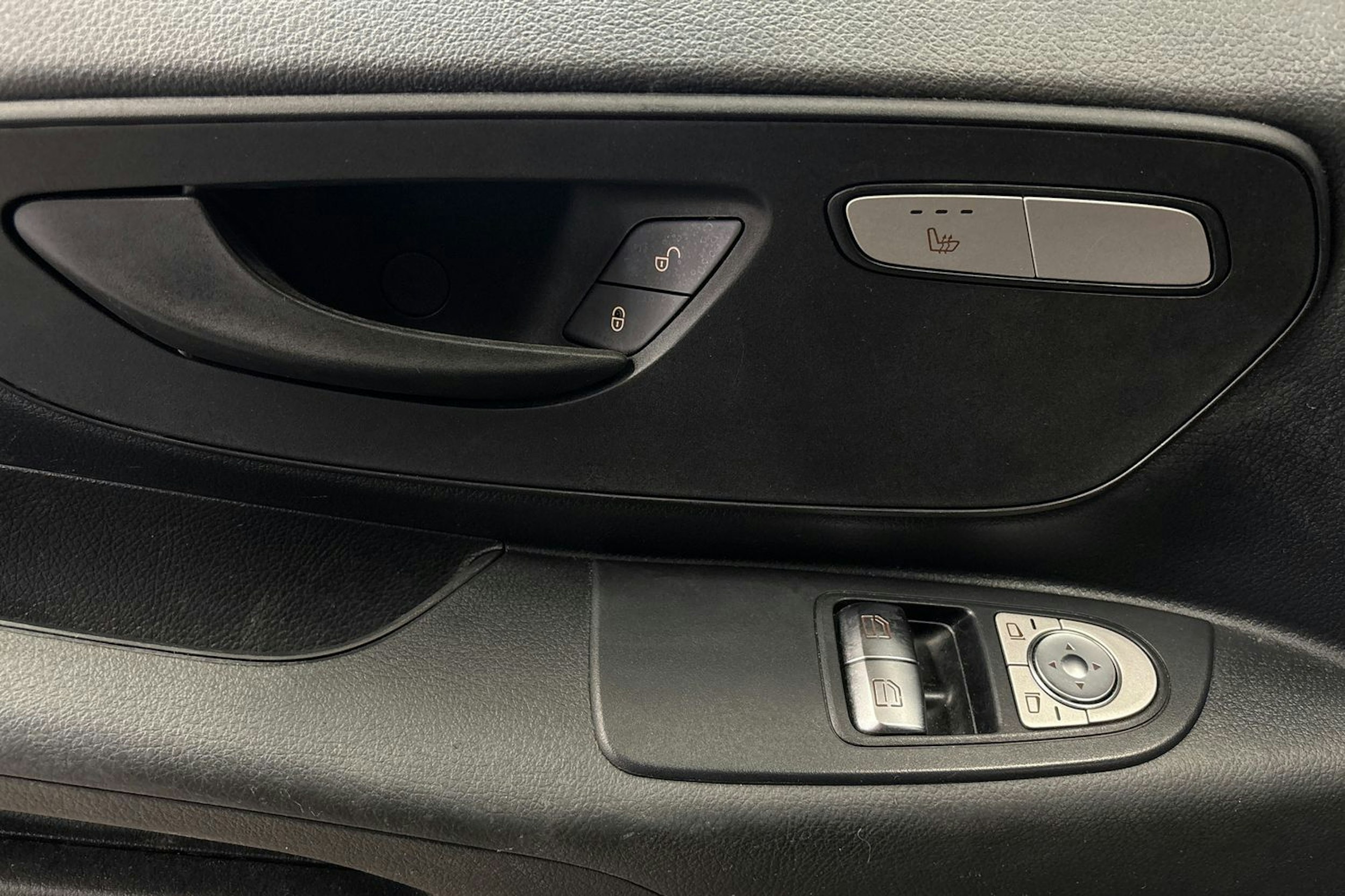 valkoinen Mercedes-Benz Vito 2023 kuva 13.