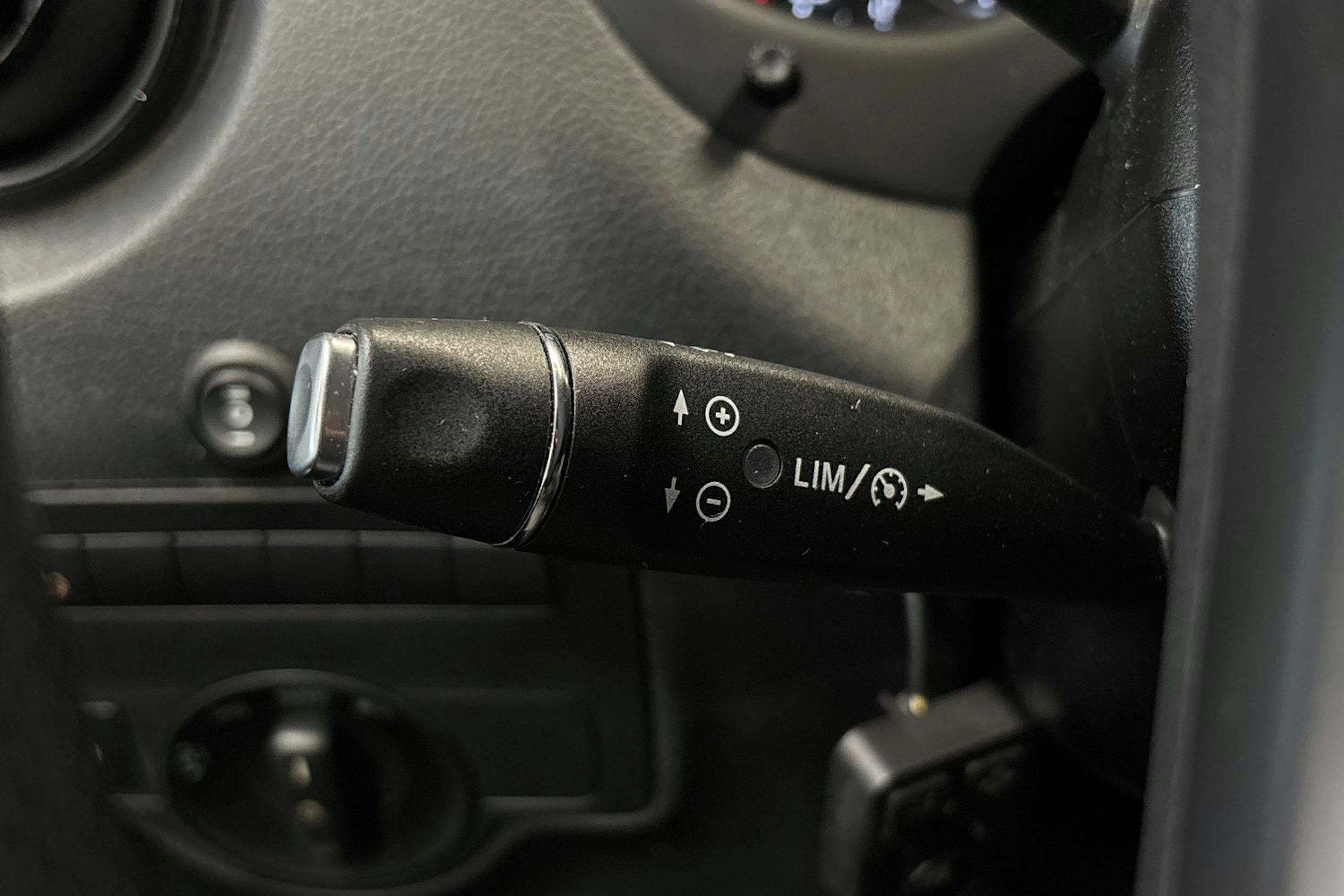 valkoinen Mercedes-Benz Vito 2023 kuva 16.