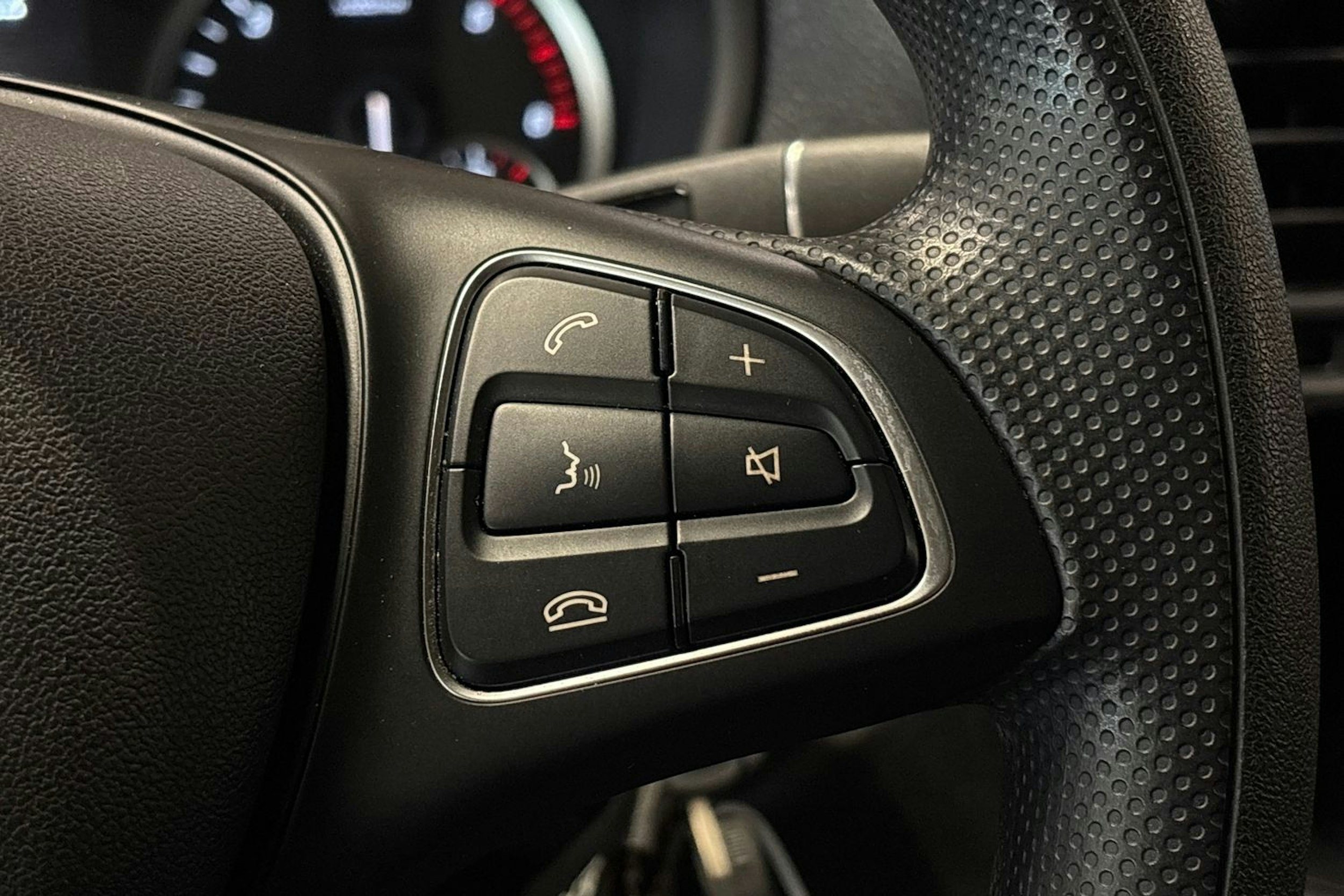 valkoinen Mercedes-Benz Vito 2023 kuva 18.