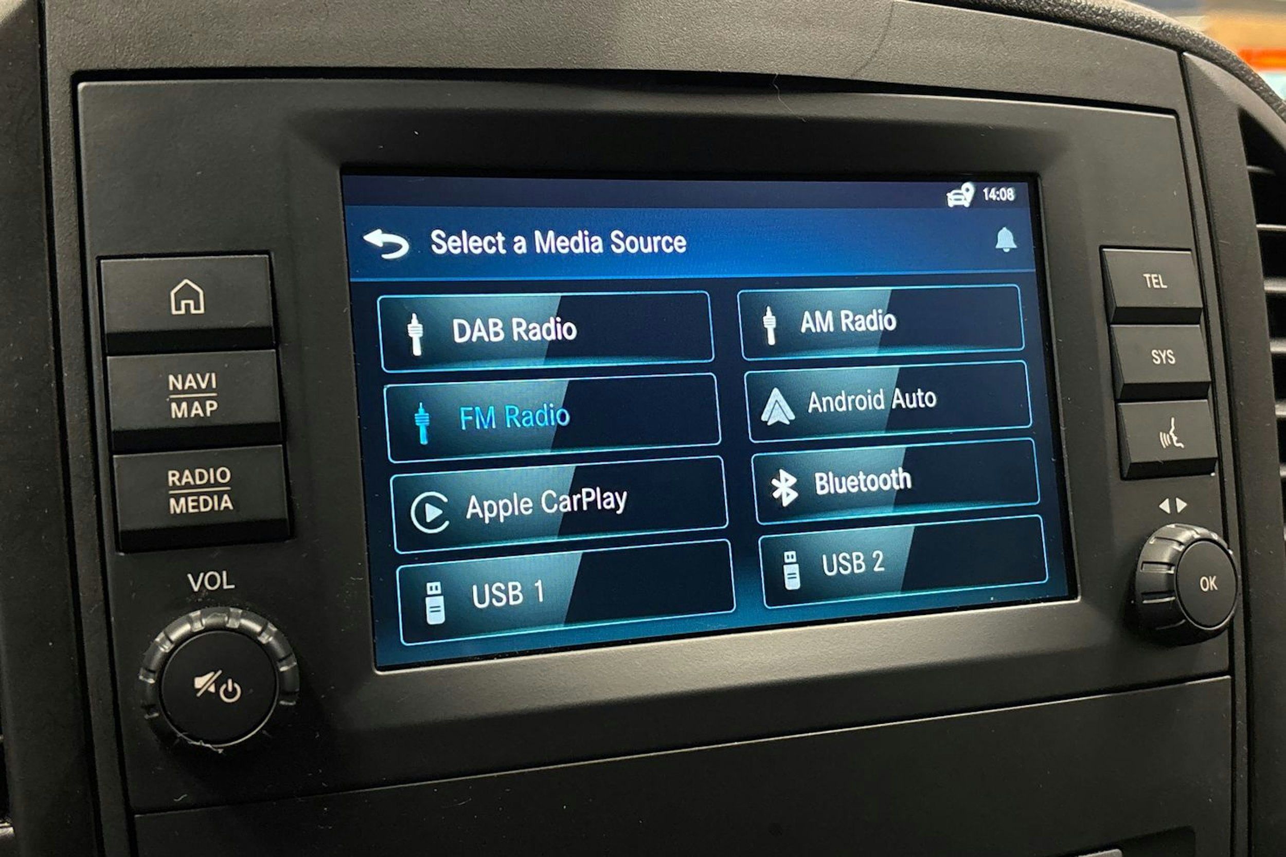 valkoinen Mercedes-Benz Vito 2023 kuva 21.