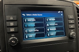 valkoinen Mercedes-Benz Vito 2023 kuva 21.