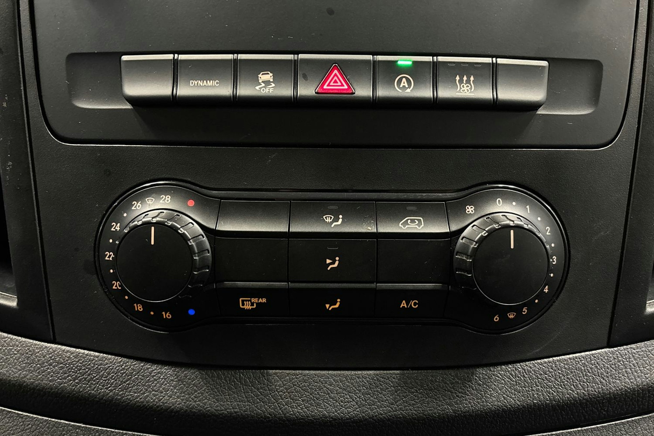 valkoinen Mercedes-Benz Vito 2023 kuva 25.