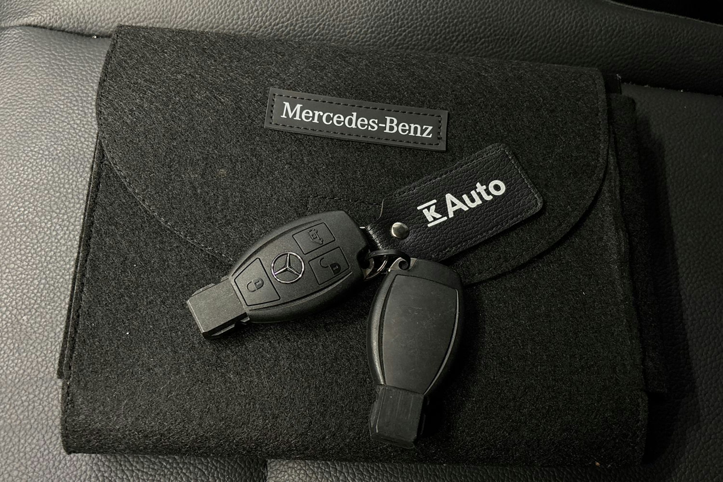 valkoinen Mercedes-Benz Vito 2023 kuva 36.