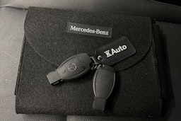 valkoinen Mercedes-Benz Vito 2023 kuva 36.