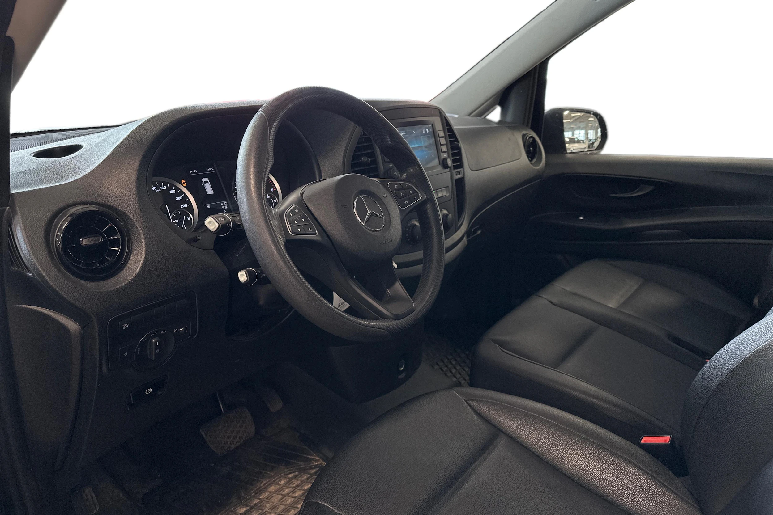 musta Mercedes-Benz Vito 2023 kuva 3.
