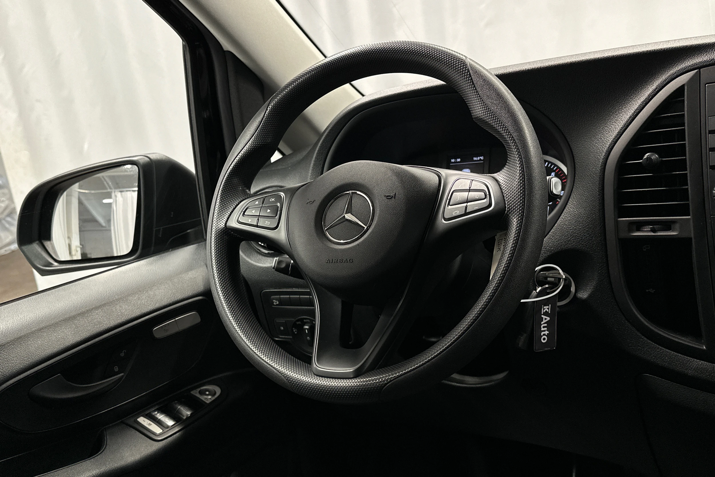 musta Mercedes-Benz Vito 2023 kuva 14.