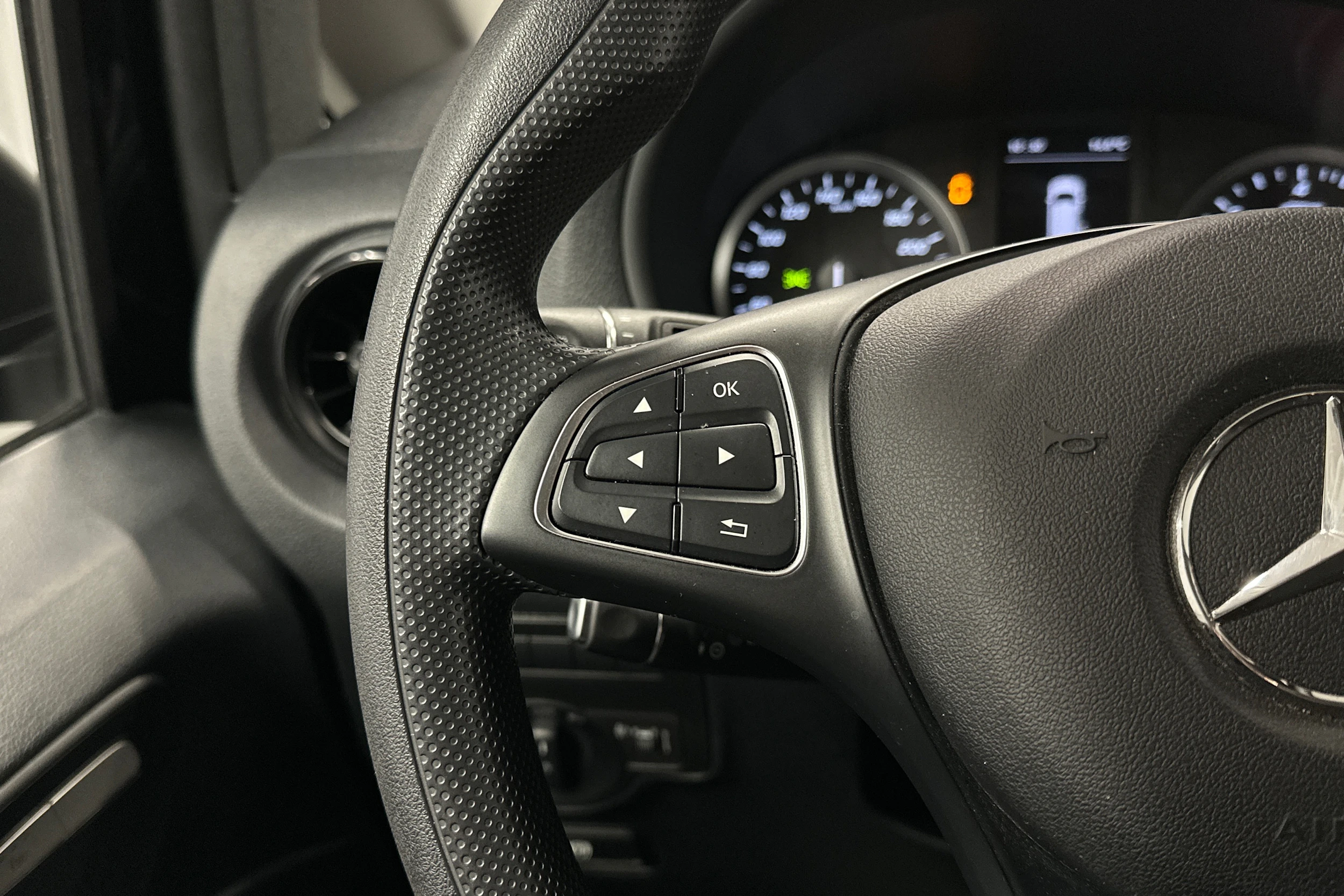 musta Mercedes-Benz Vito 2023 kuva 15.