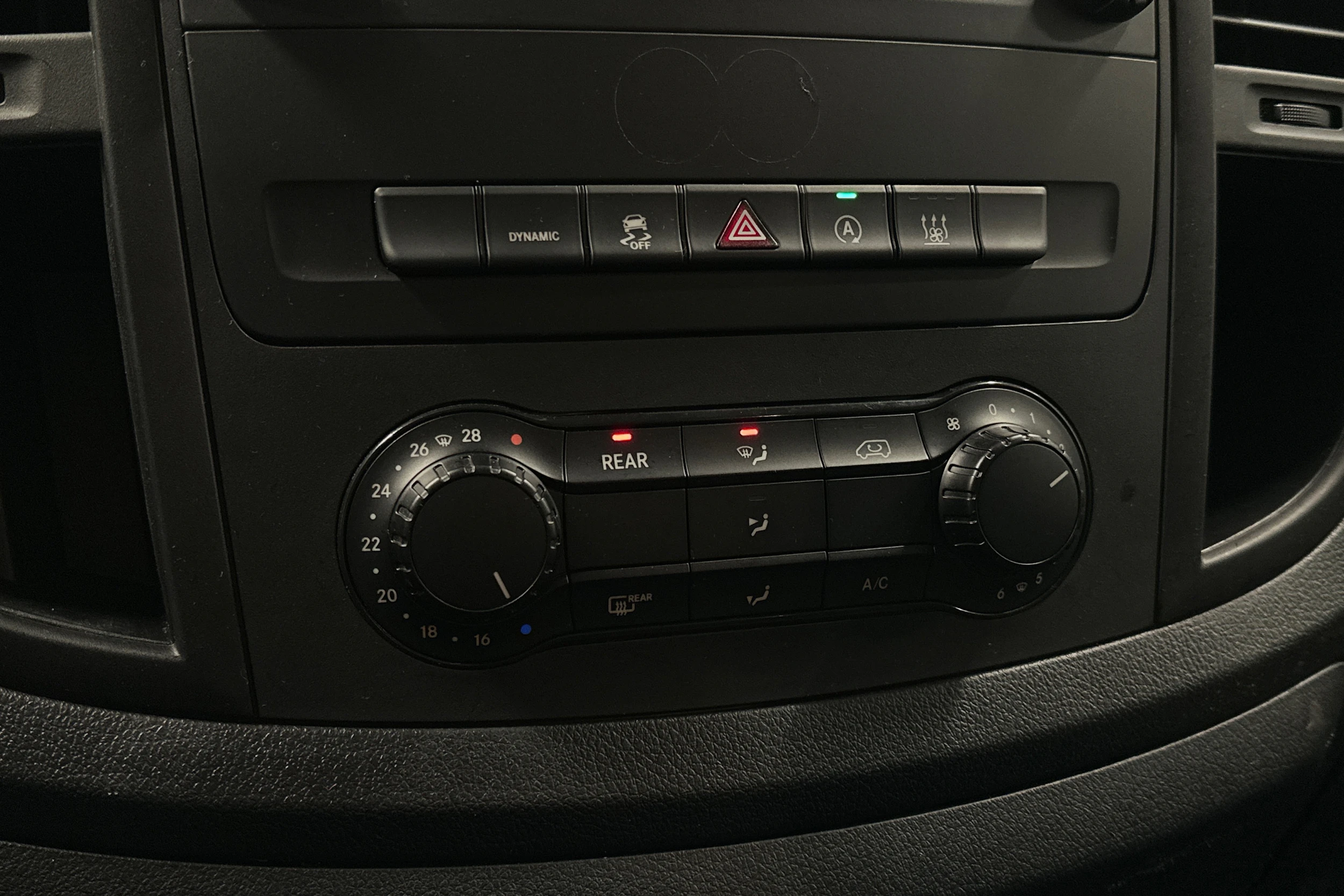 musta Mercedes-Benz Vito 2023 kuva 23.
