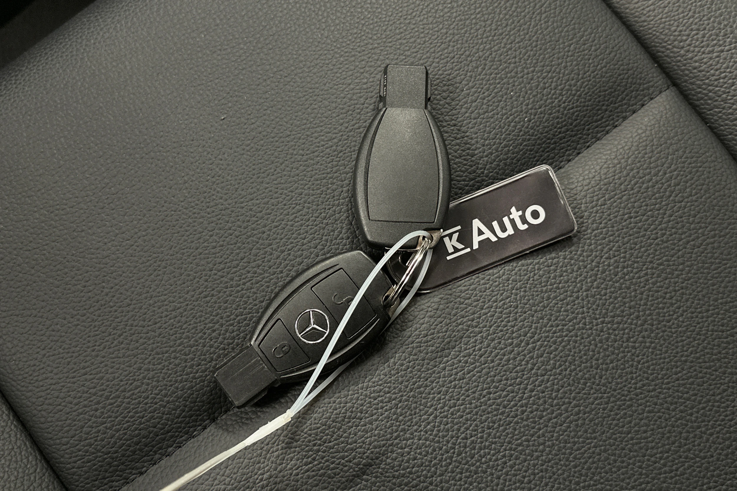 musta Mercedes-Benz Vito 2023 kuva 26.