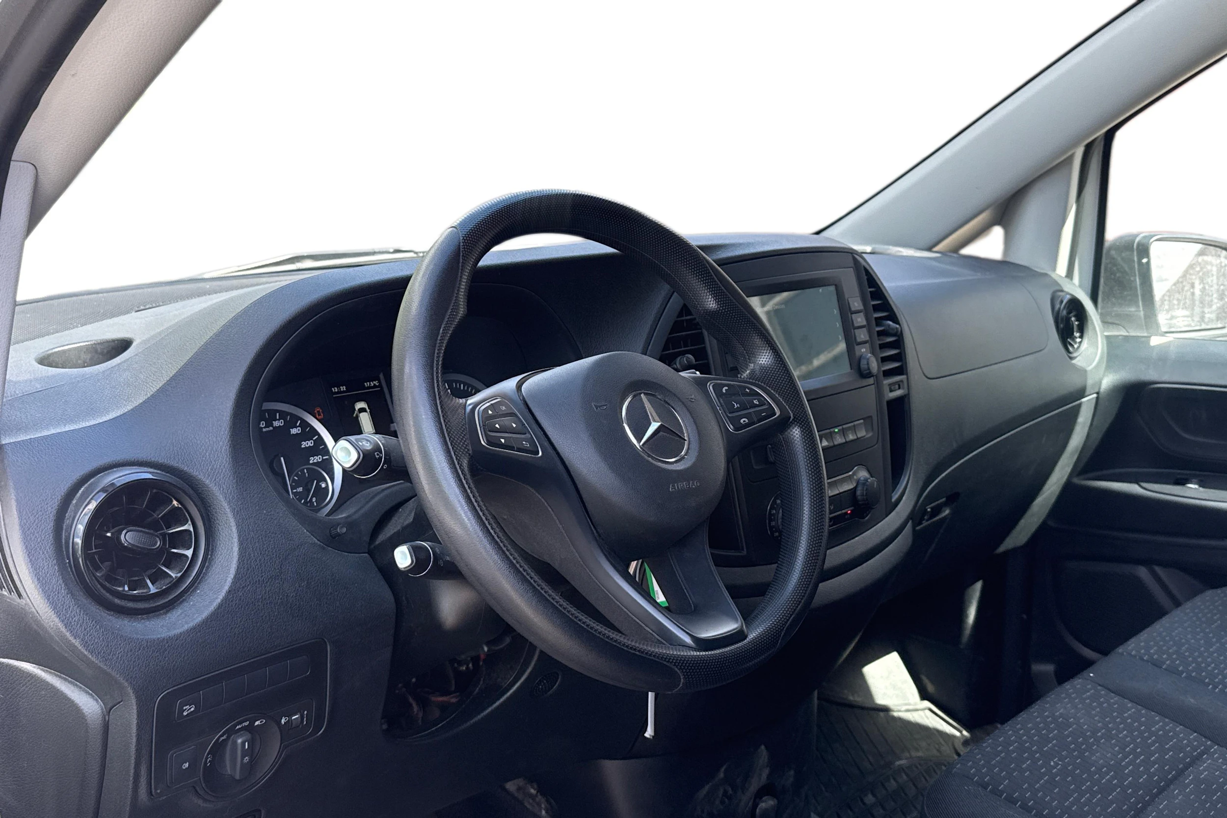 valkoinen Mercedes-Benz Vito 2023 kuva 3.