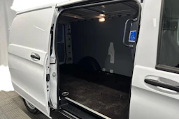 valkoinen Mercedes-Benz Vito 2023 kuva 8.