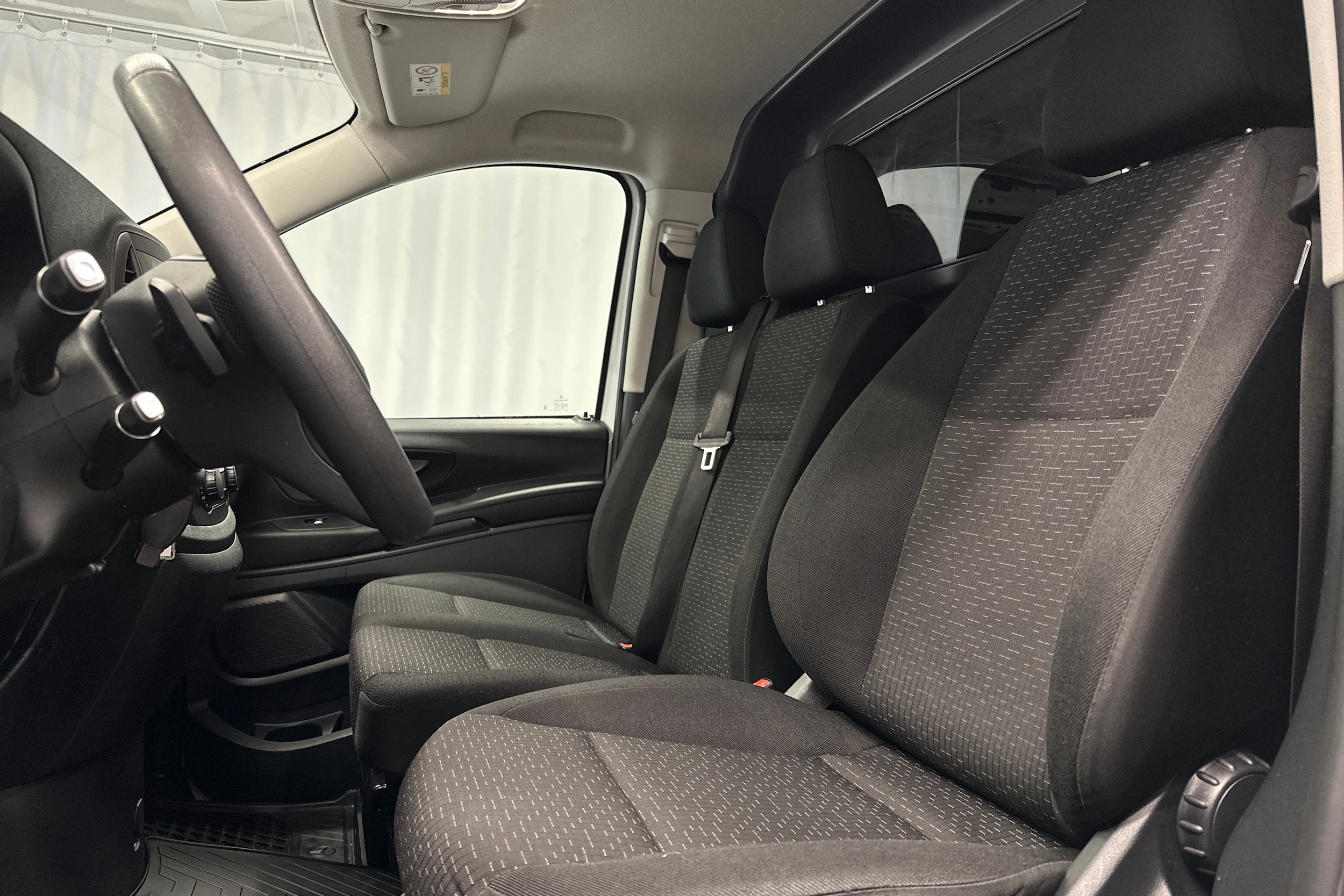 valkoinen Mercedes-Benz Vito 2023 kuva 12.