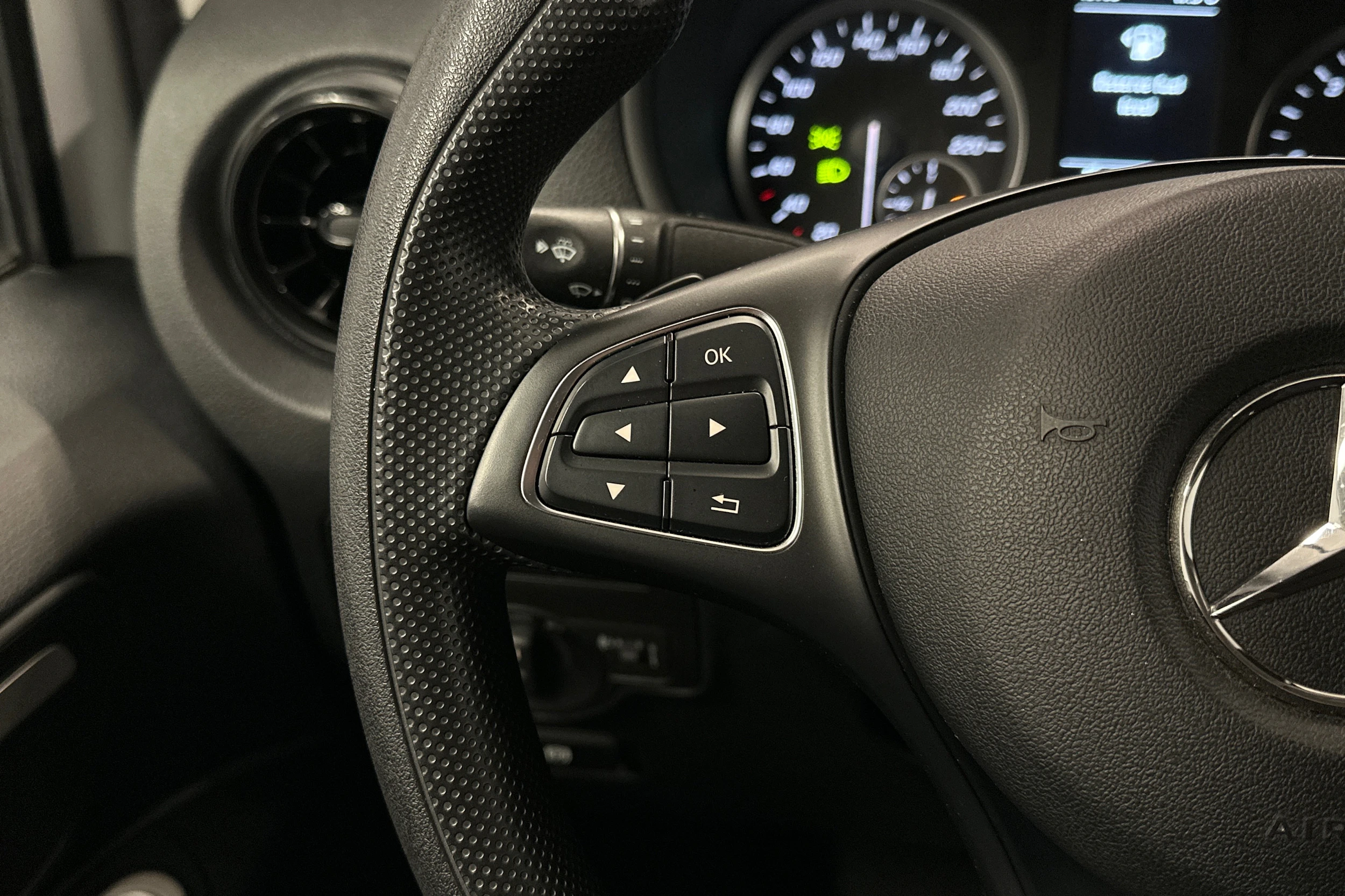valkoinen Mercedes-Benz Vito 2023 kuva 14.