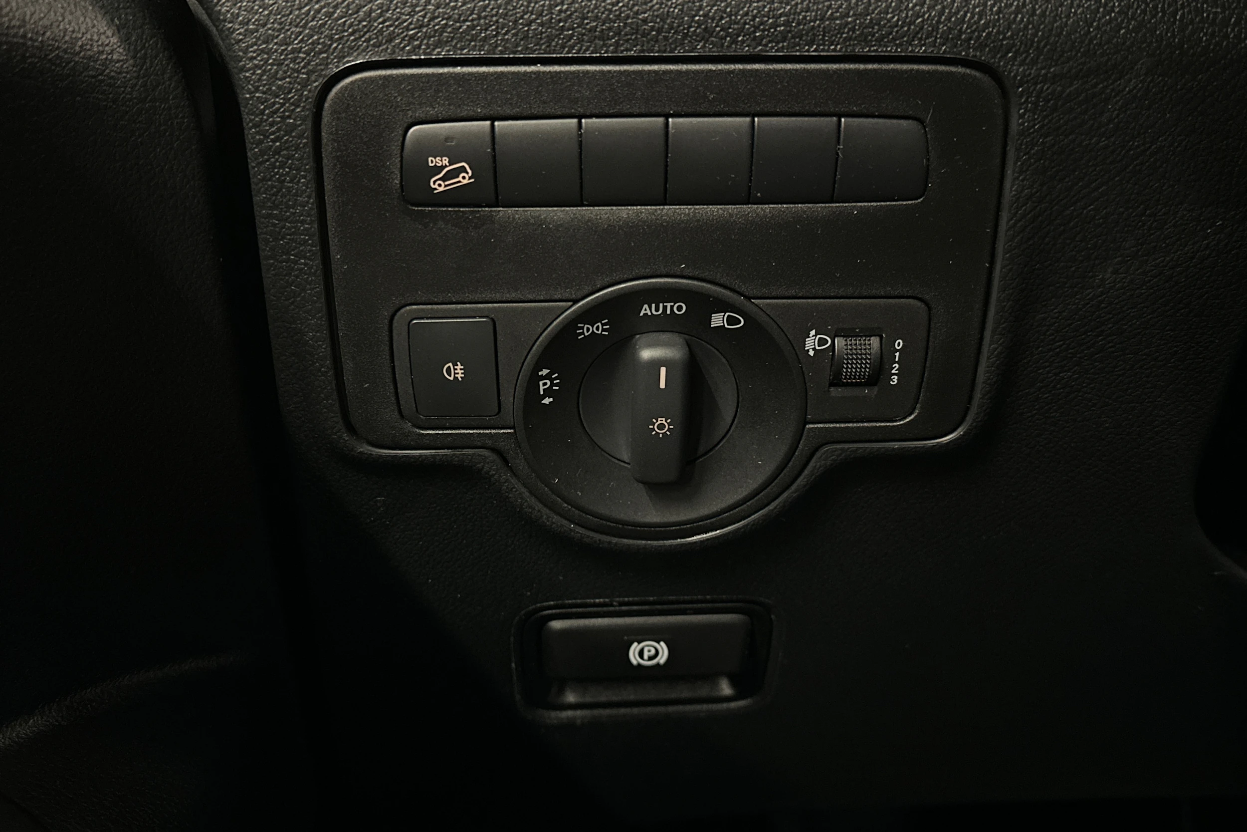valkoinen Mercedes-Benz Vito 2023 kuva 16.