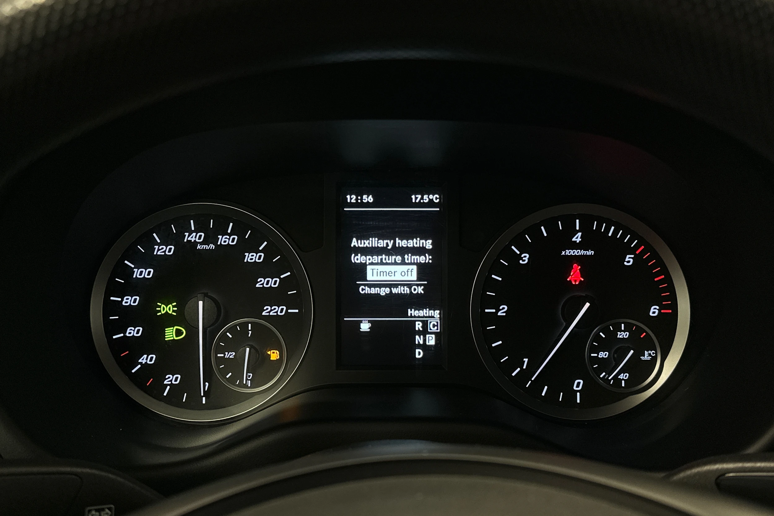 valkoinen Mercedes-Benz Vito 2023 kuva 18.