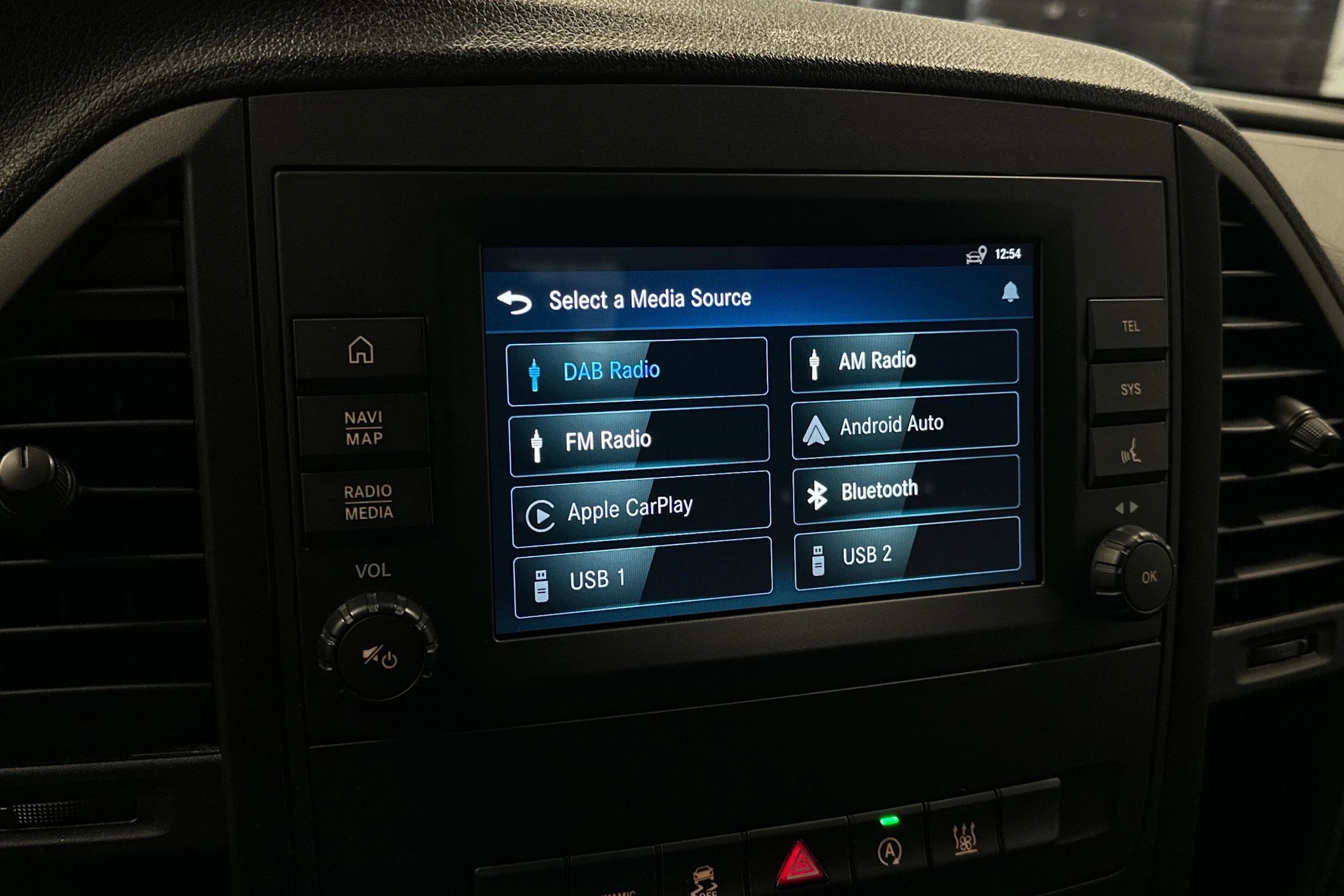 valkoinen Mercedes-Benz Vito 2023 kuva 19.