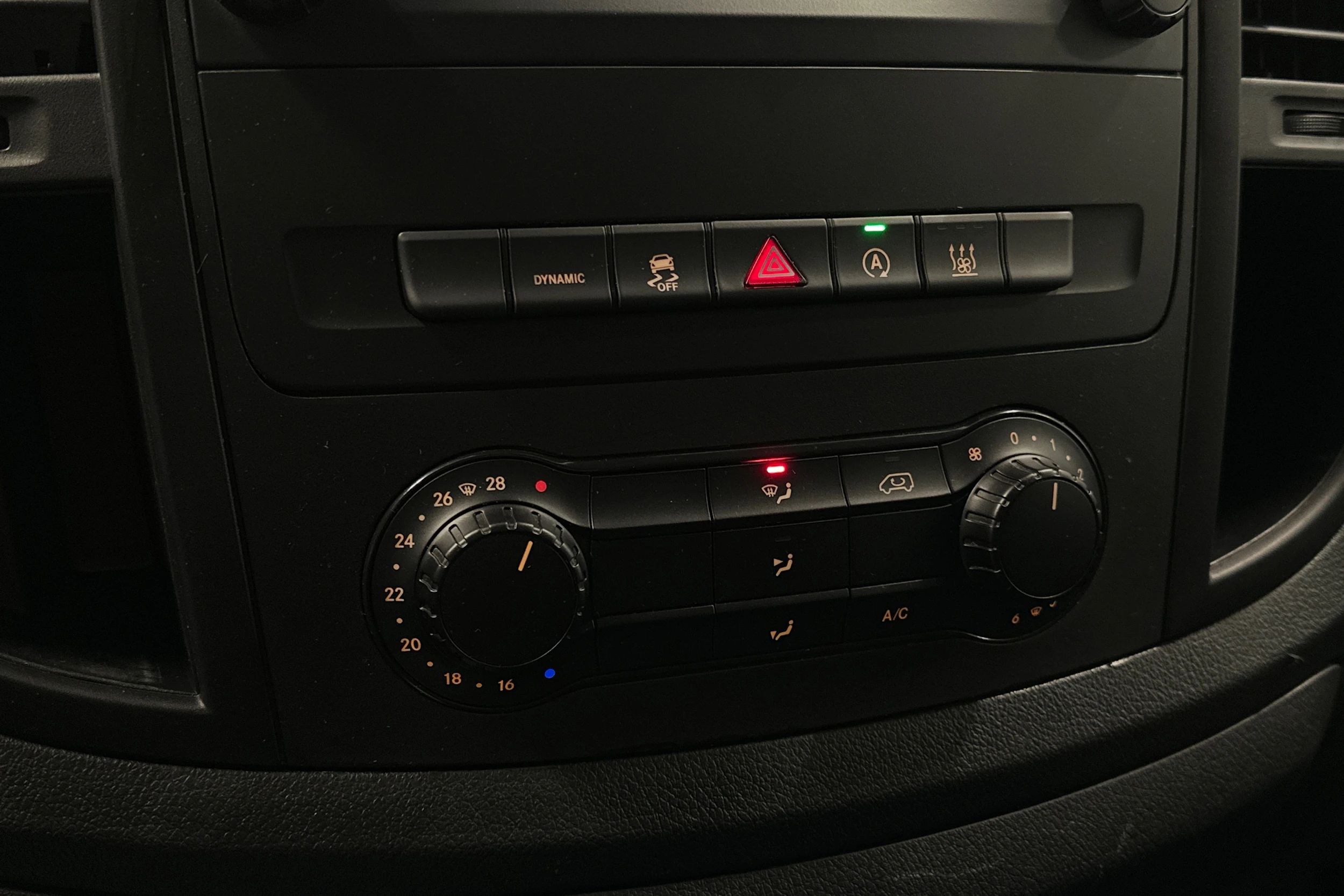 valkoinen Mercedes-Benz Vito 2023 kuva 21.