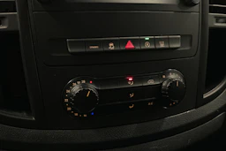 valkoinen Mercedes-Benz Vito 2023 kuva 21.