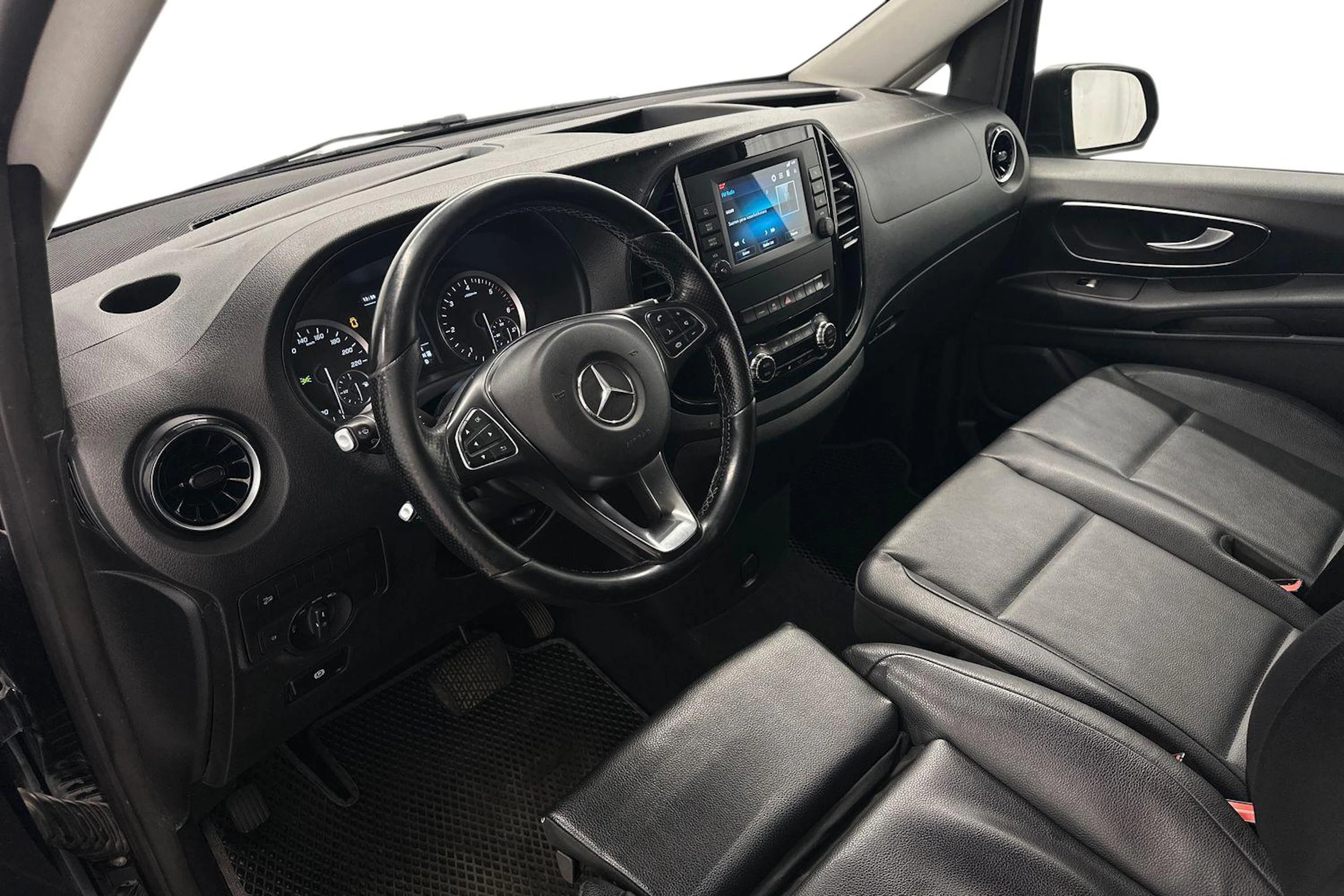 musta Mercedes-Benz Vito 2023 kuva 6.