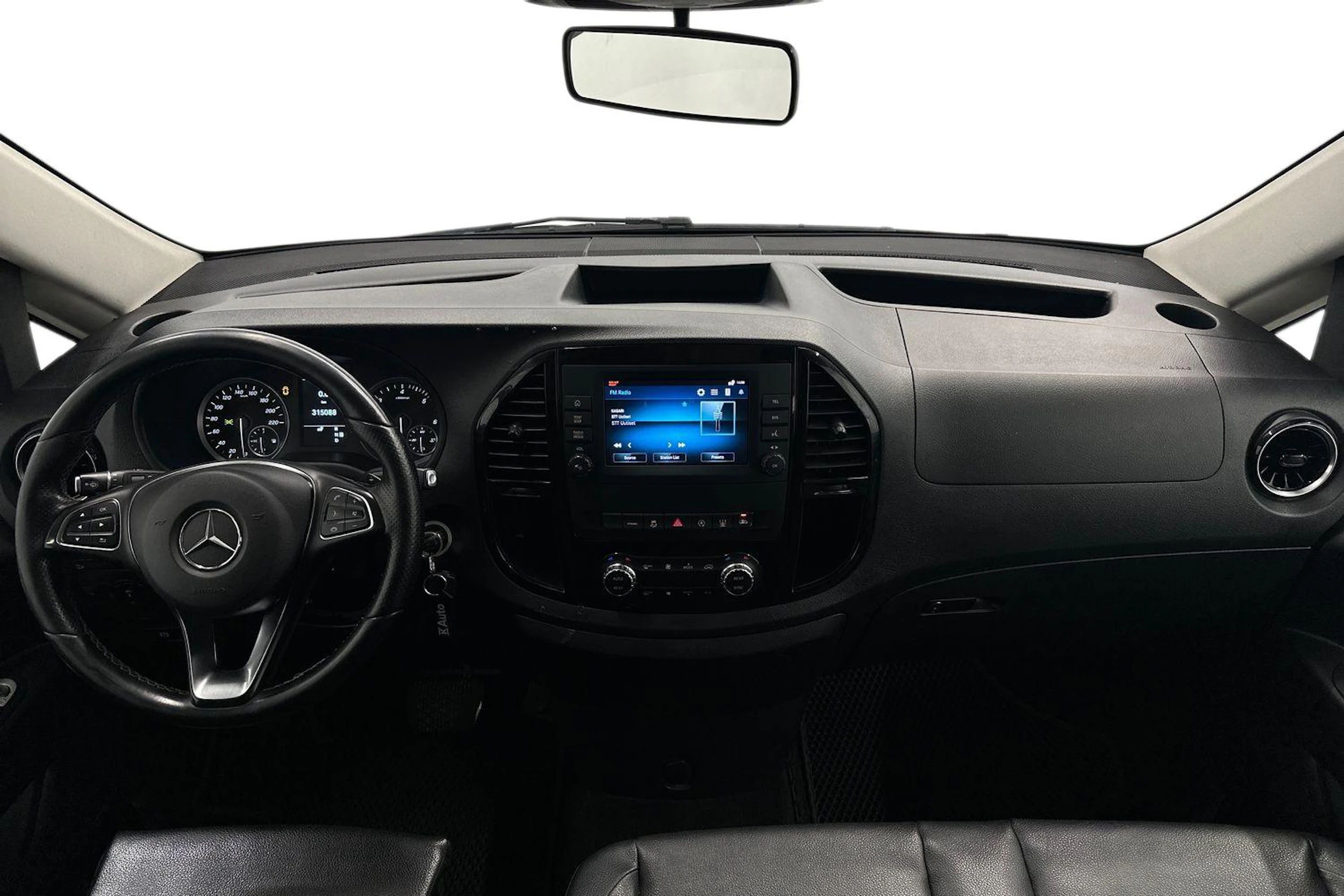 musta Mercedes-Benz Vito 2023 kuva 7.