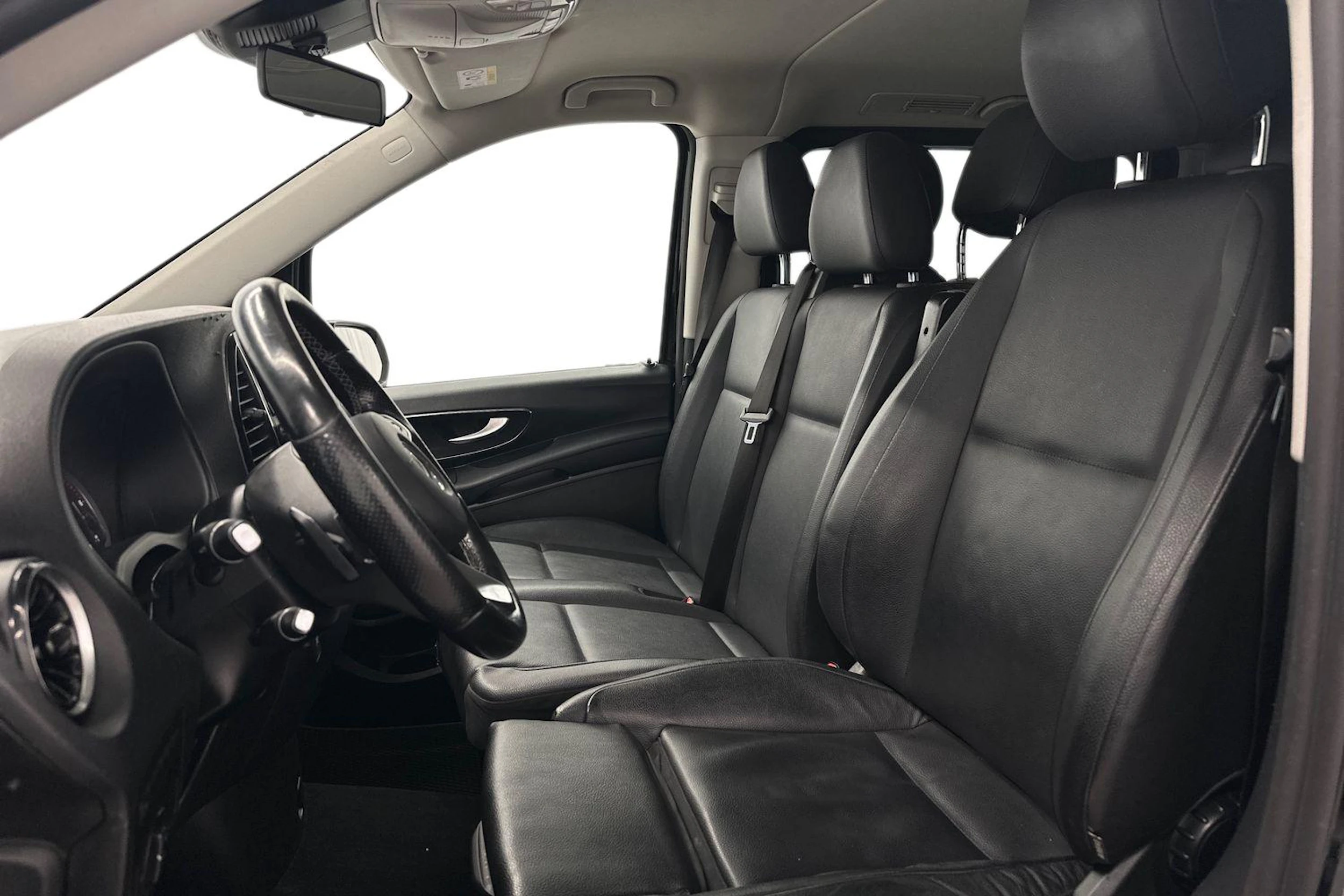 musta Mercedes-Benz Vito 2023 kuva 8.