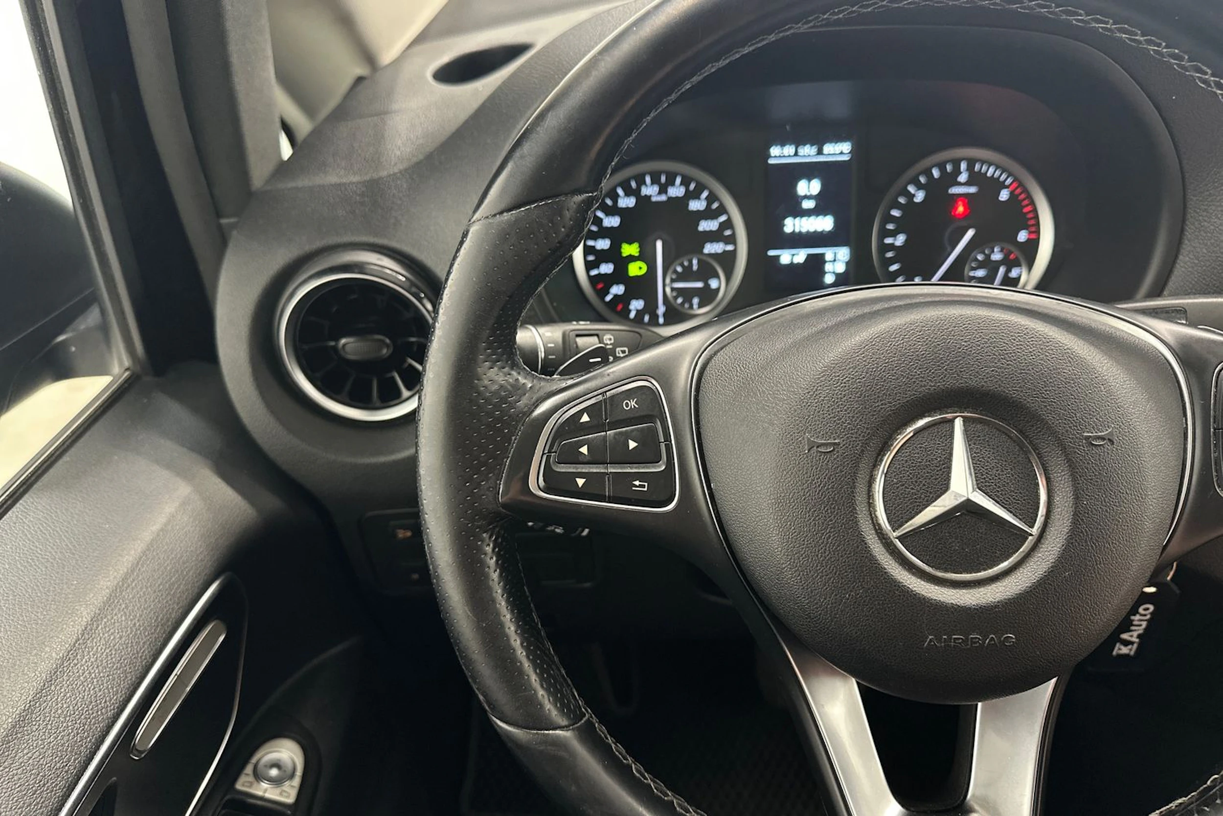 musta Mercedes-Benz Vito 2023 kuva 11.
