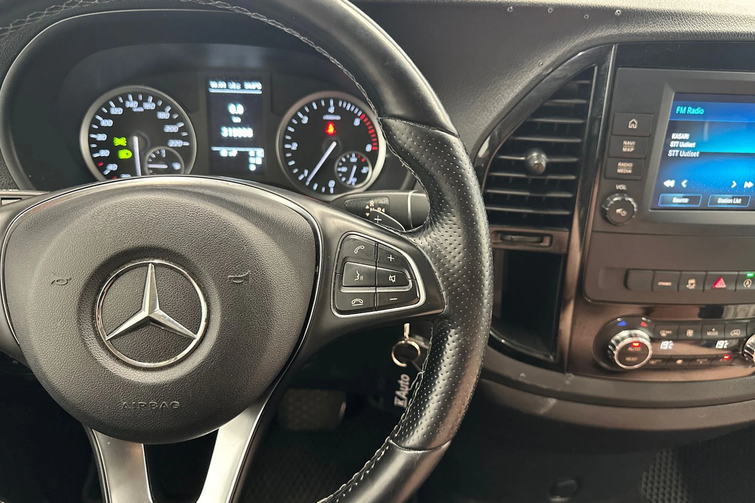 musta Mercedes-Benz Vito 2023 kuva 12.