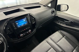 musta Mercedes-Benz Vito 2023 kuva 16.