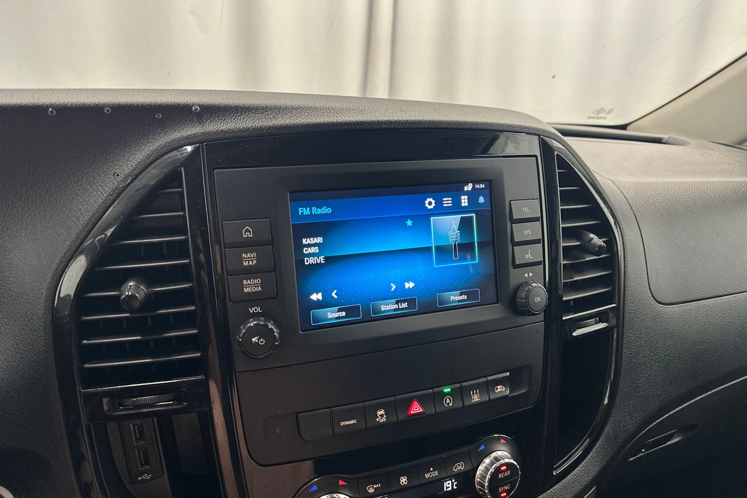 musta Mercedes-Benz Vito 2023 kuva 18.
