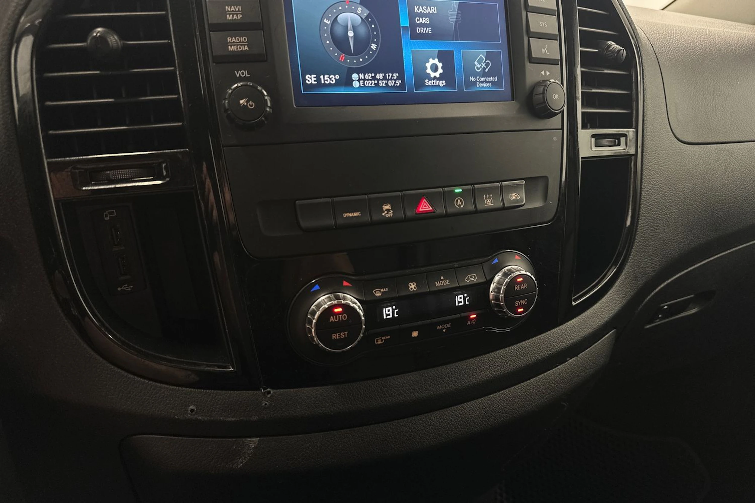 musta Mercedes-Benz Vito 2023 kuva 23.