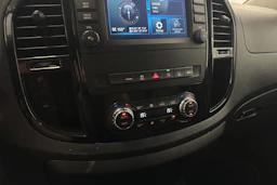 musta Mercedes-Benz Vito 2023 kuva 23.