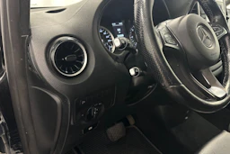 musta Mercedes-Benz Vito 2023 kuva 24.