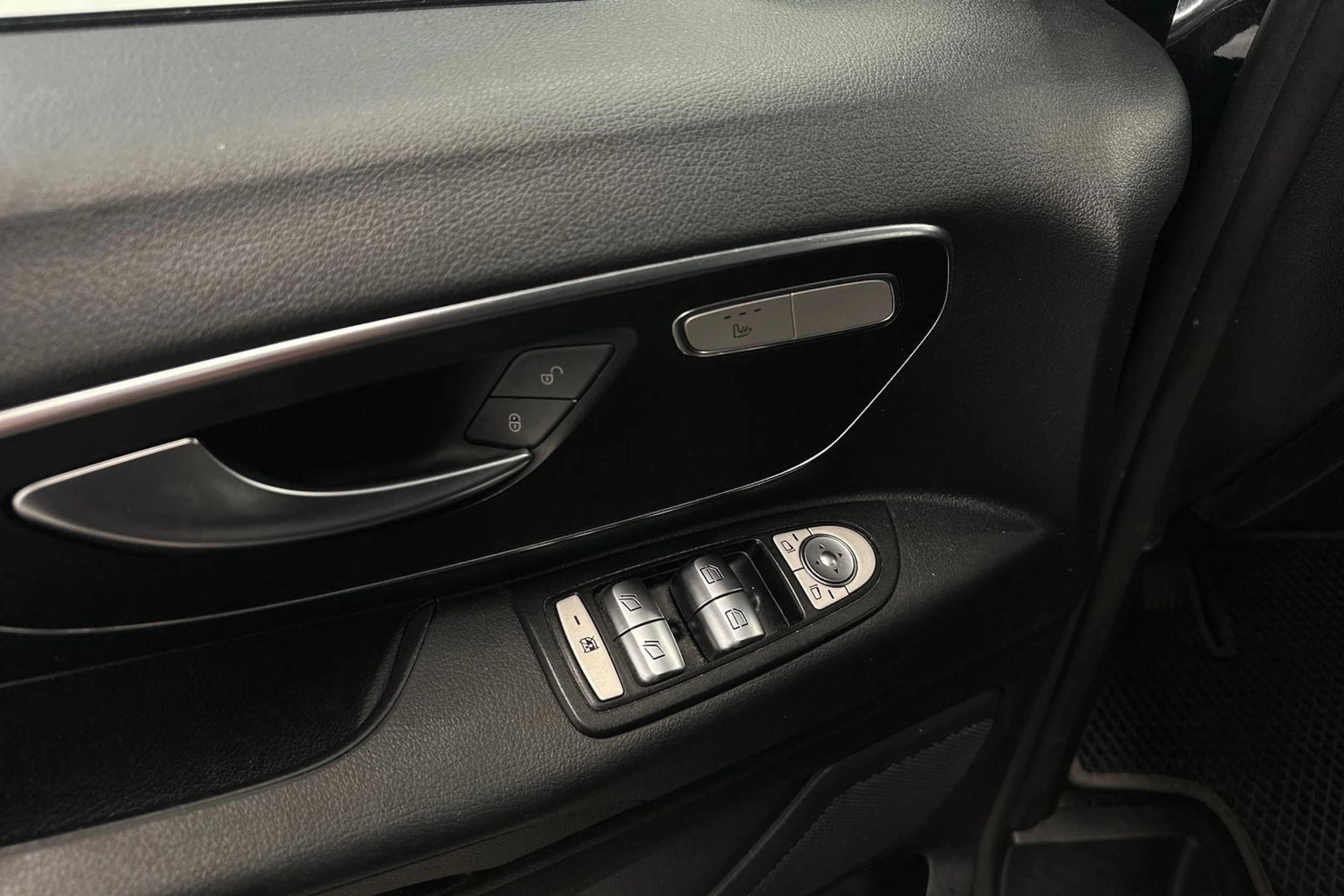 musta Mercedes-Benz Vito 2023 kuva 25.