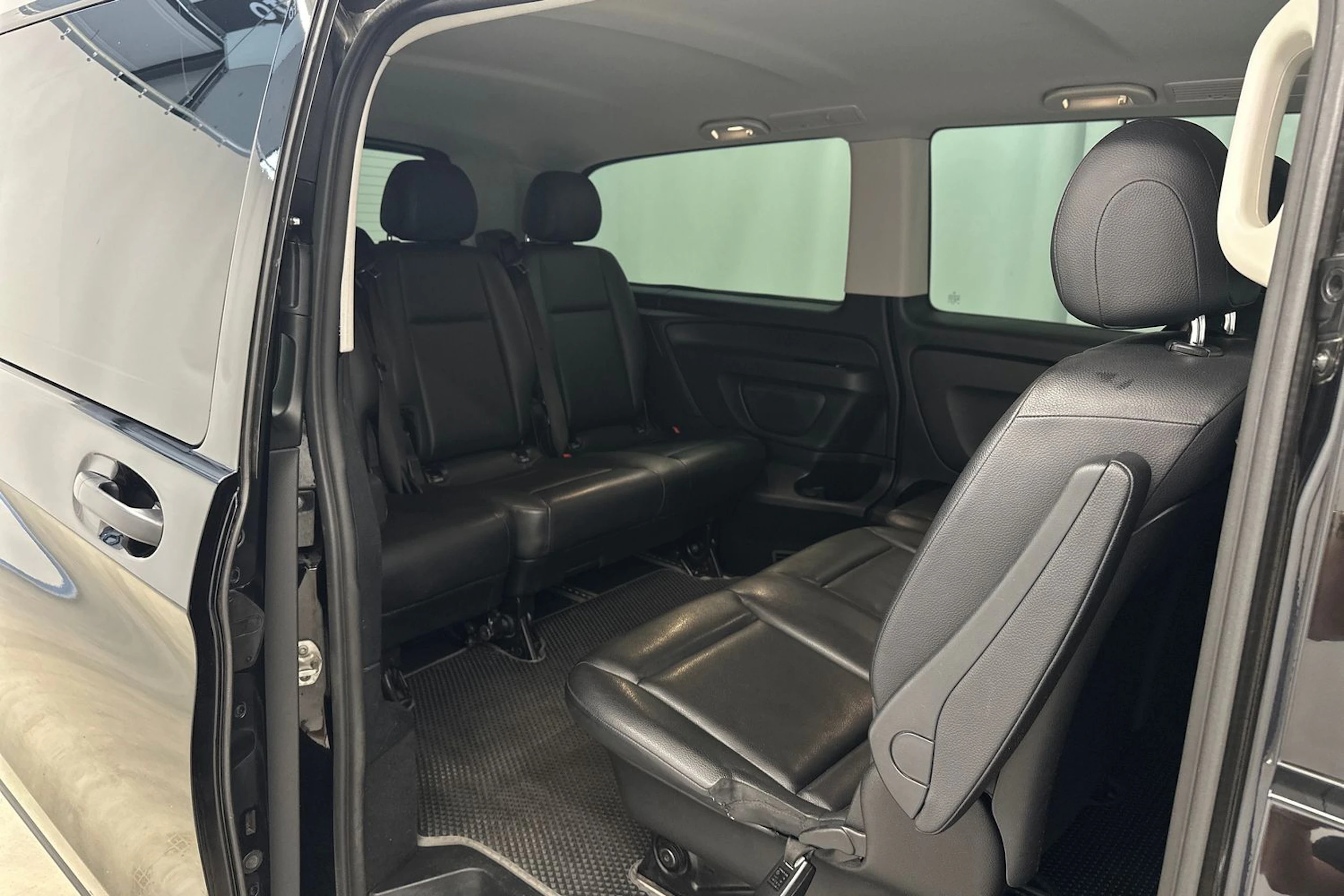 musta Mercedes-Benz Vito 2023 kuva 27.