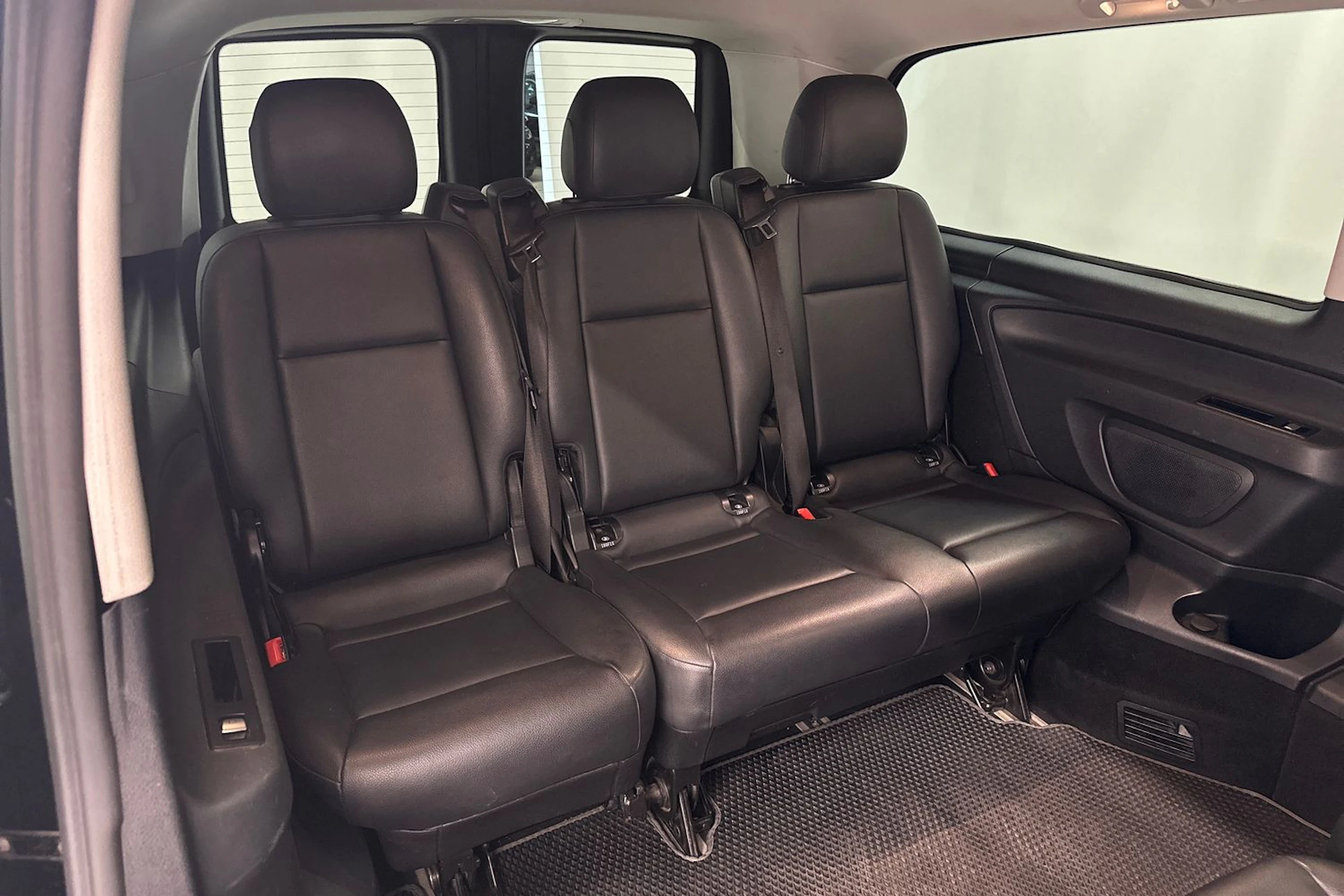 musta Mercedes-Benz Vito 2023 kuva 28.