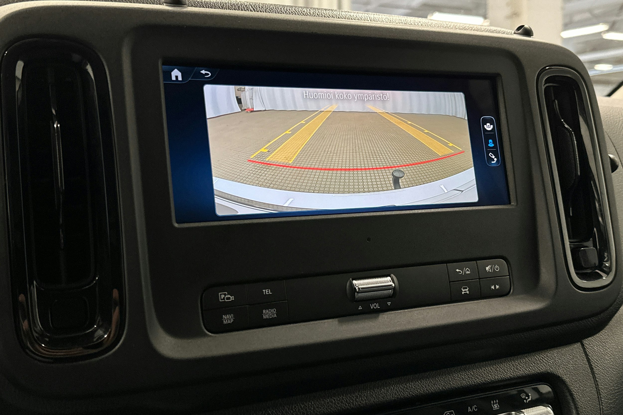 valkoinen Mercedes-Benz Vito 2024 kuva 15.
